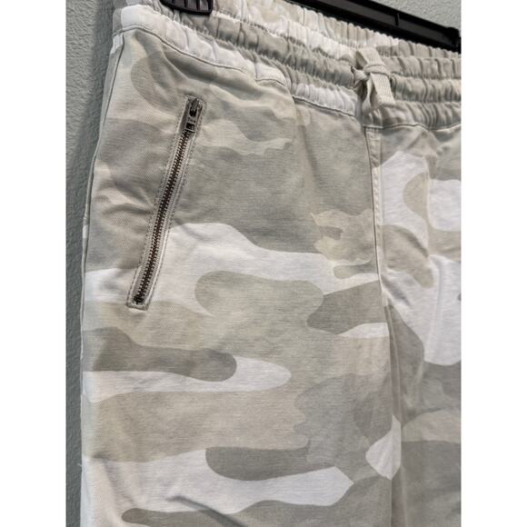 Aritzia TNA Alix Pant in Tan Camo; XXS - Picture 5 of 8